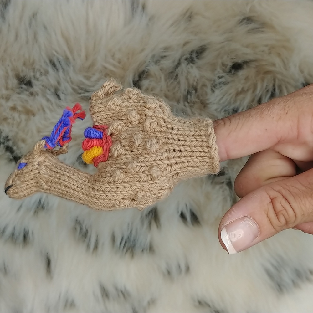 HANDMADE Camelidae Finger Puppet - Picture 2 of 5